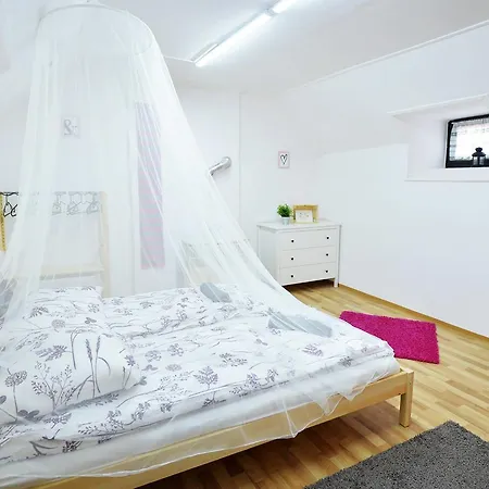 아파트 Bonbon Apartman 에게르
