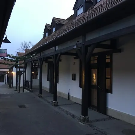 아파트 Bonbon Apartman 에게르